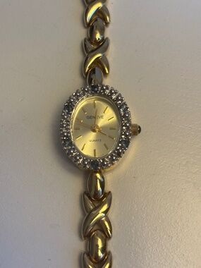 Geneve Gold Tone Ladies Watch Blue Accent Stones – Needs Stone Reset Not Working